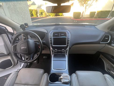 Used 2019 Lincoln Nautilus Reserve image 10