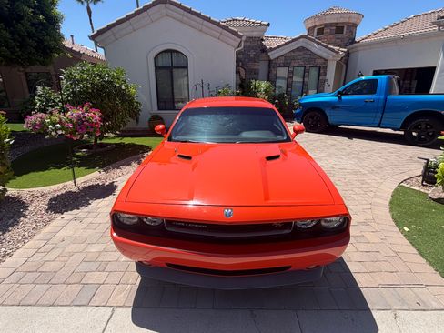 Used 2009 Dodge Challenger R/T RWD image 2
