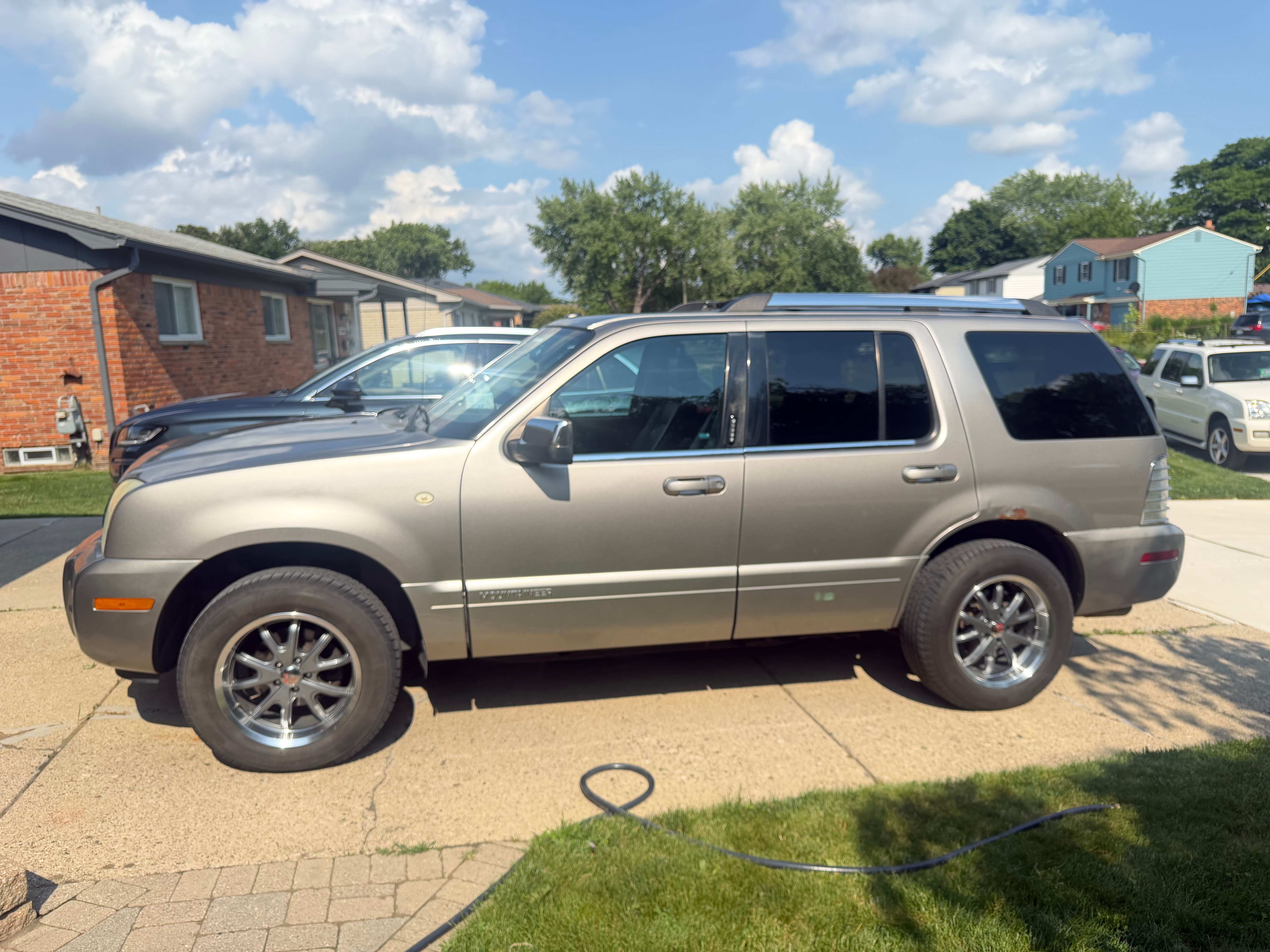 Used 2008 Mercury Mountaineer Premier AWD/4WD image 1