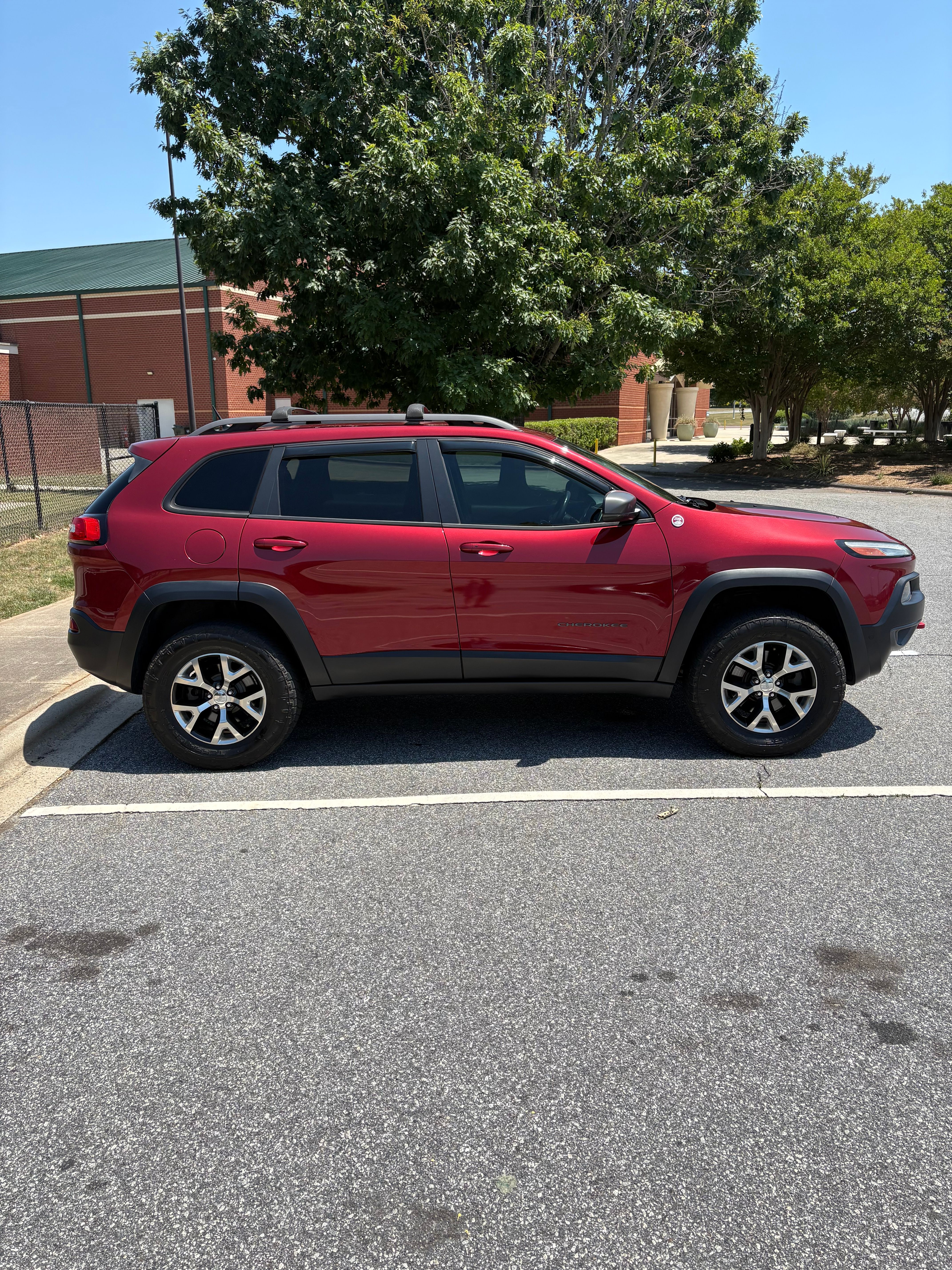 Used 2014 Jeep Cherokee Trailhawk w/ Technology Group AWD/4WD image 6