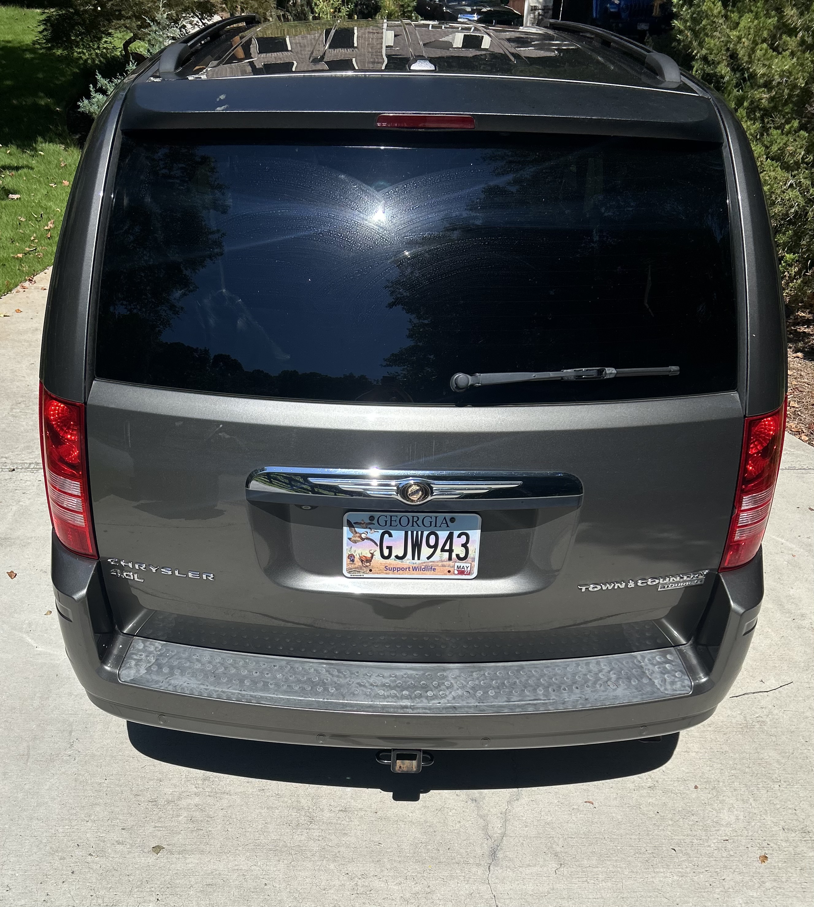 Used 2010 Chrysler Town & Country Touring Plus w/ Safetytec Group FWD image 10