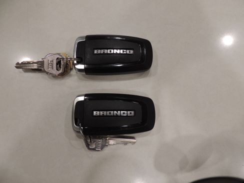 Used 2024 Ford Bronco Badlands image 30