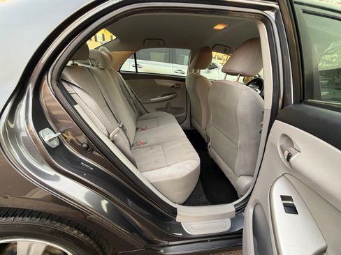 Used 2011 Toyota Corolla LE image 11