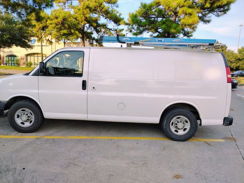 Used 2007 Chevrolet Express 2500 image 2