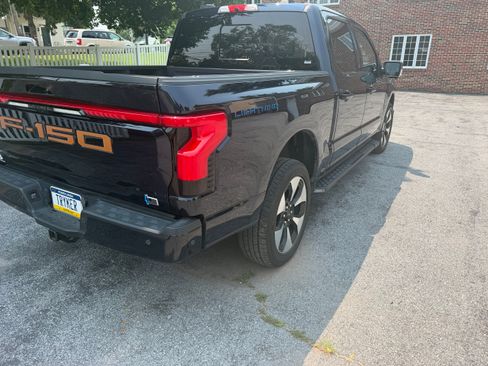 Used 2023 Ford F150 Lightning Platinum AWD/4WD image 6