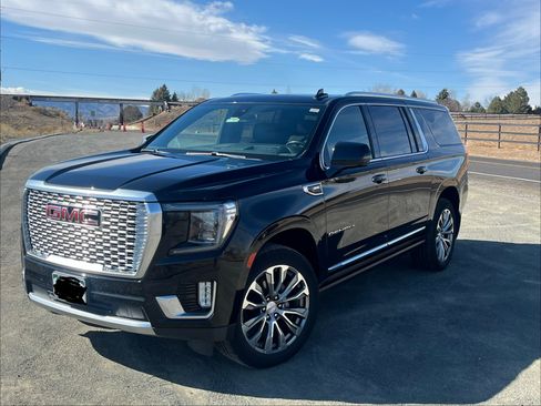 Used 2022 GMC Yukon XL Denali image 1