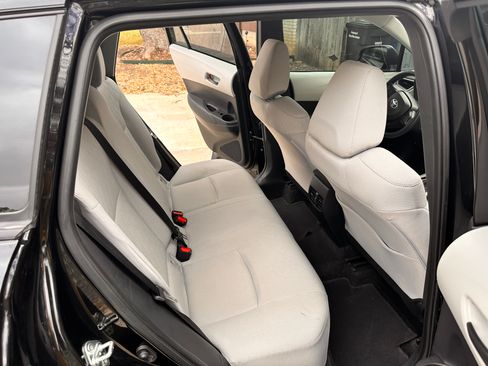 Used 2023 Toyota Corolla Cross L image 9