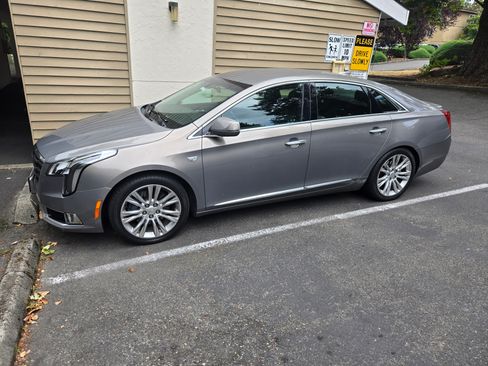 Used 2019 Cadillac XTS Luxury image 2