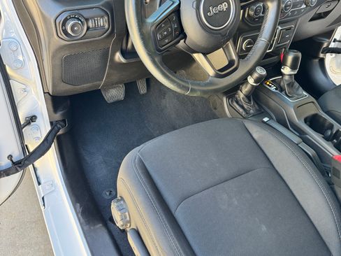 Used 2018 Jeep Wrangler Unlimited Sport S image 14