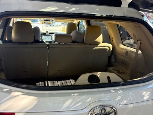 Used 2018 Toyota Highlander Limited Platinum image 10