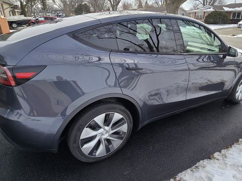 Used 2021 Tesla Model Y Long Range image 5