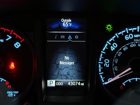 Used 2018 Toyota Tacoma TRD Off-Road w/ Technology Package image 24