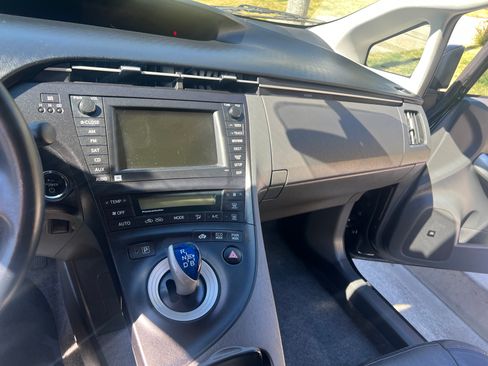 Used 2010 Toyota Prius Five image 8