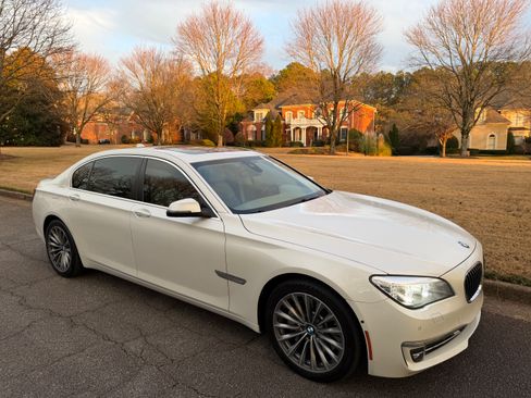 Used 2014 BMW 750Li image 2
