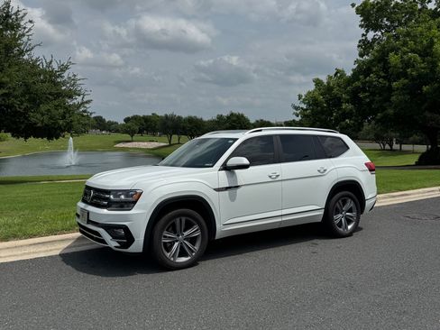 Used 2018 Volkswagen Atlas SEL w/ R-Line Package image 4