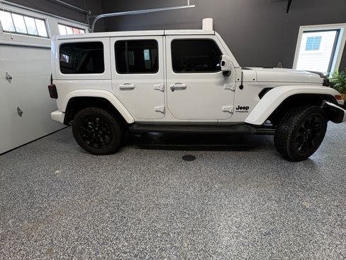 Used 2020 Jeep Wrangler Unlimited Sahara image 2