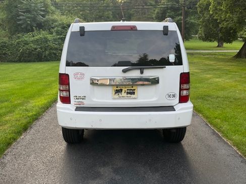 Used 2012 Jeep Liberty Limited Jet w/ Comfort/Convenience Group image 9