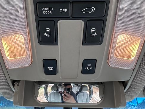 Used 2017 Kia Sedona SX image 11