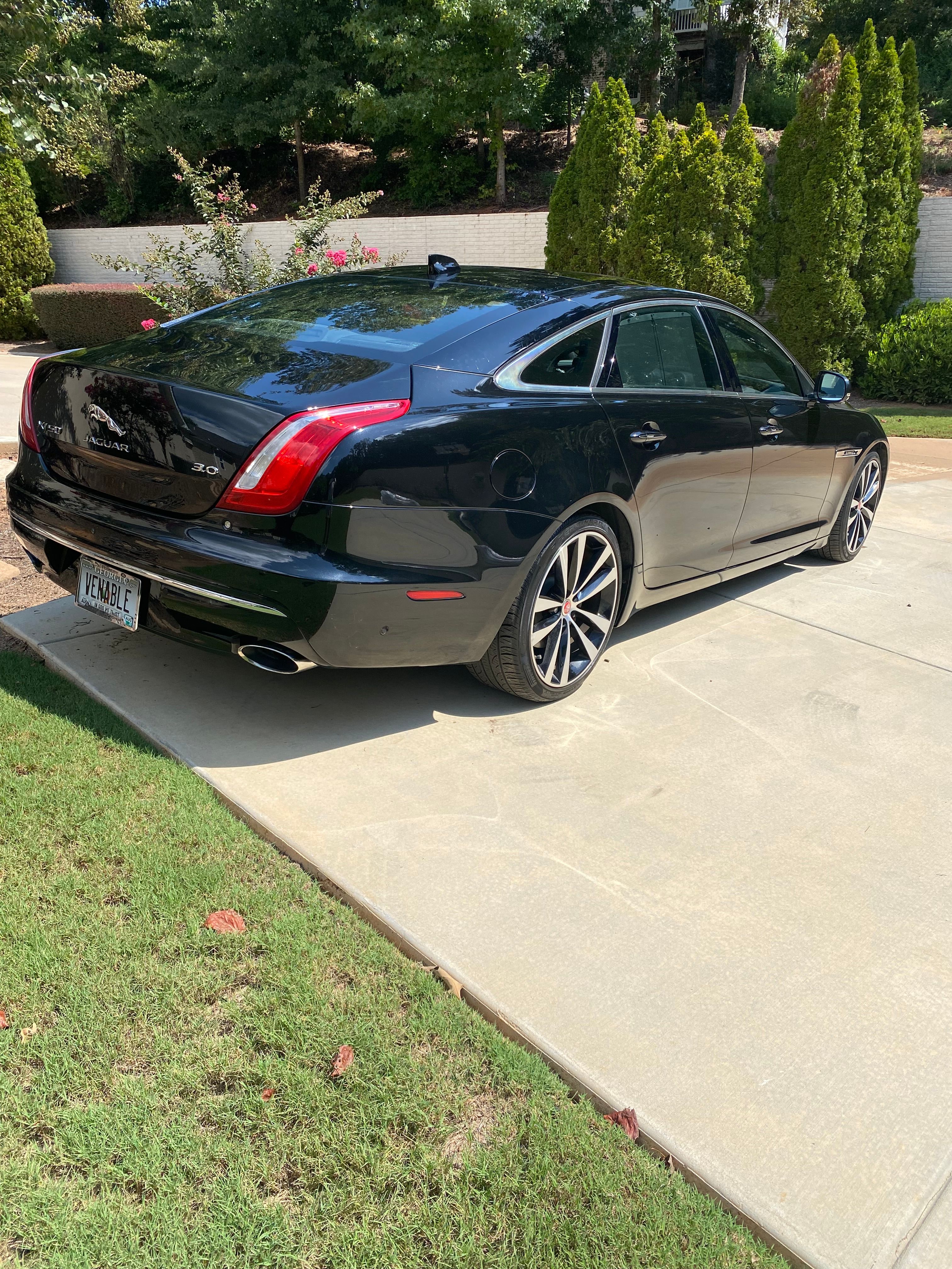 Used 2019 Jaguar XJ L Portfolio RWD image 4