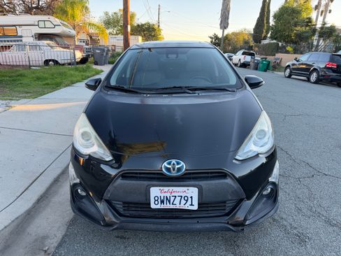 Used 2017 Toyota Prius C Four image 6
