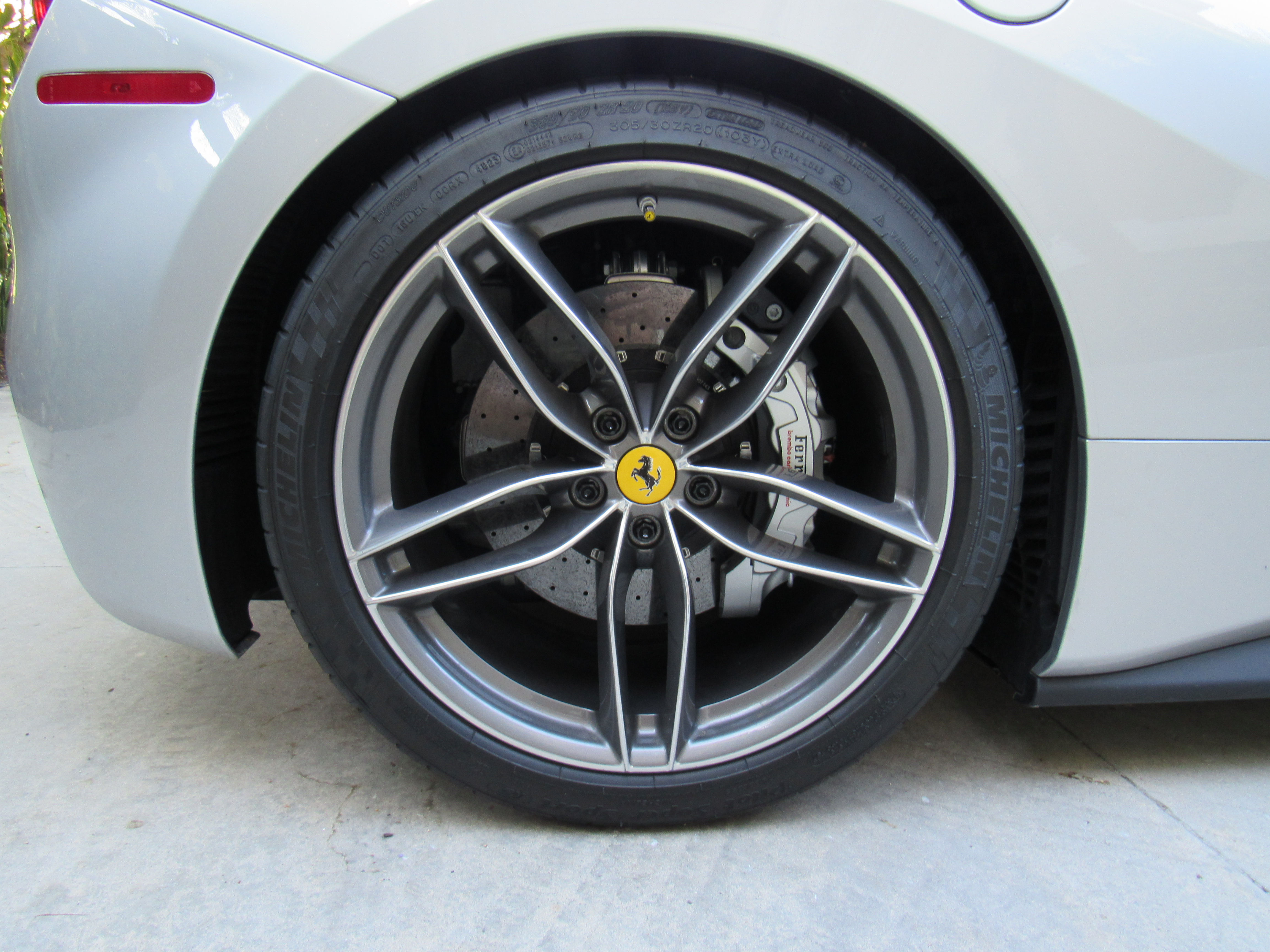 Used 2018 Ferrari 488 Spider RWD image 14