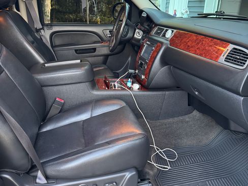 Used 2013 Chevrolet Avalanche LTZ AWD/4WD image 14