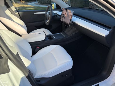 Used 2023 Tesla Model Y Long Range image 13