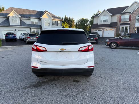 Used 2019 Chevrolet Equinox LS w/ LS Convenience Package FWD image 6
