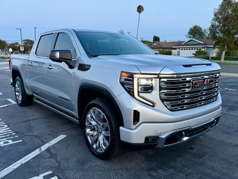 Used 2022 GMC Sierra 1500 Denali AWD/4WD image 2