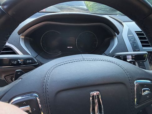 Used 2020 Lincoln MKZ FWD image 6