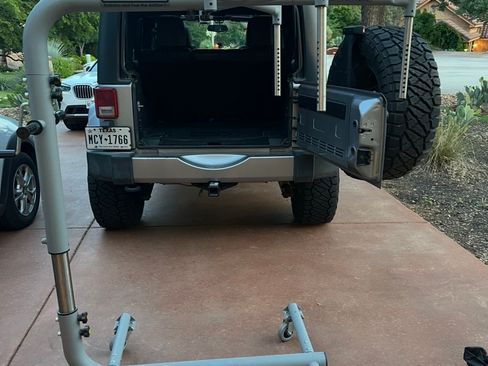 Used 2017 Jeep Wrangler Unlimited Sahara w/ Connectivity Group AWD/4WD image 23