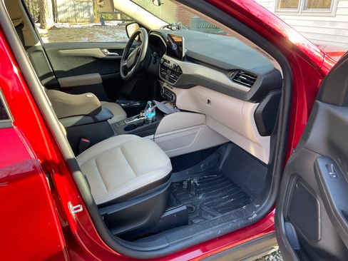 Used 2020 Ford Escape SEL image 9