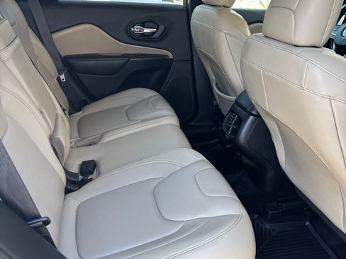 Used 2016 Jeep Cherokee Limited image 23