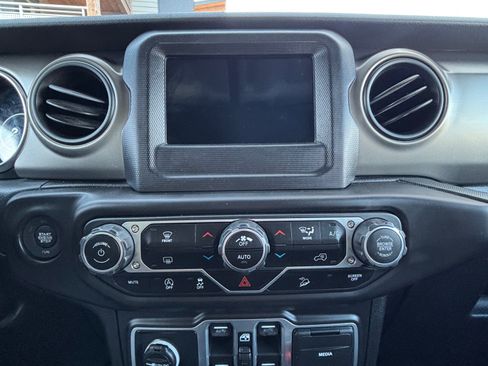 Used 2018 Jeep Wrangler Unlimited Sport S AWD/4WD image 8