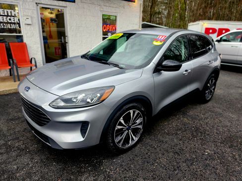 Used 2022 Ford Escape SE w/ SE Sport Appearance Package image 1