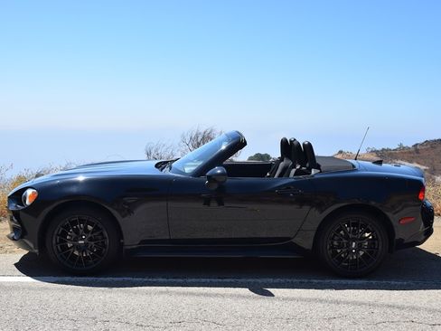 Used 2018 FIAT 124 Spider Classica w/ Technology & Siriusxm Group image 10