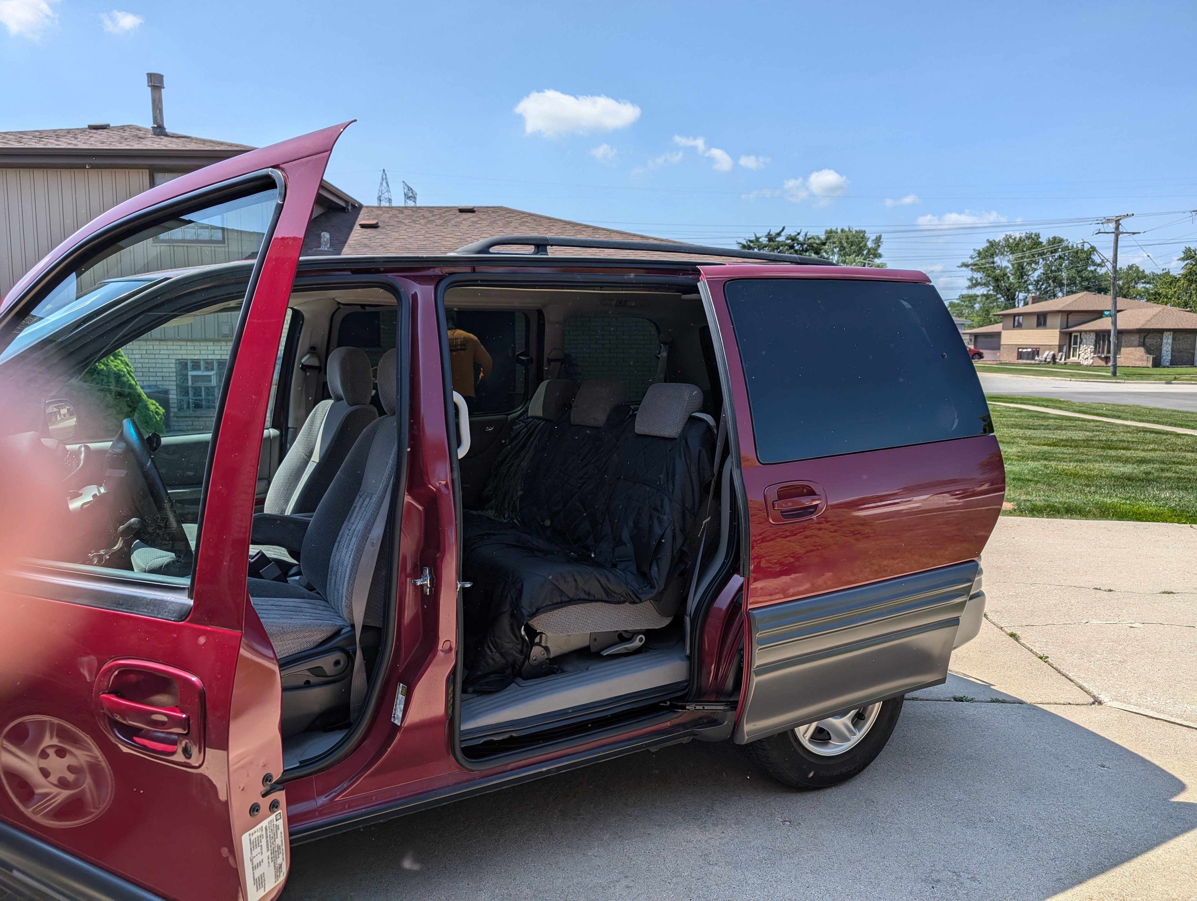 Used 2004 Pontiac Montana w/ Climate Package FWD image 6