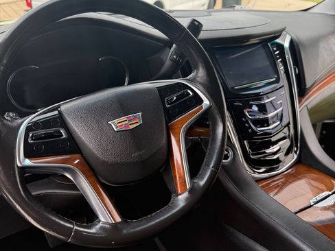 Used 2016 Cadillac Escalade Luxury image 10
