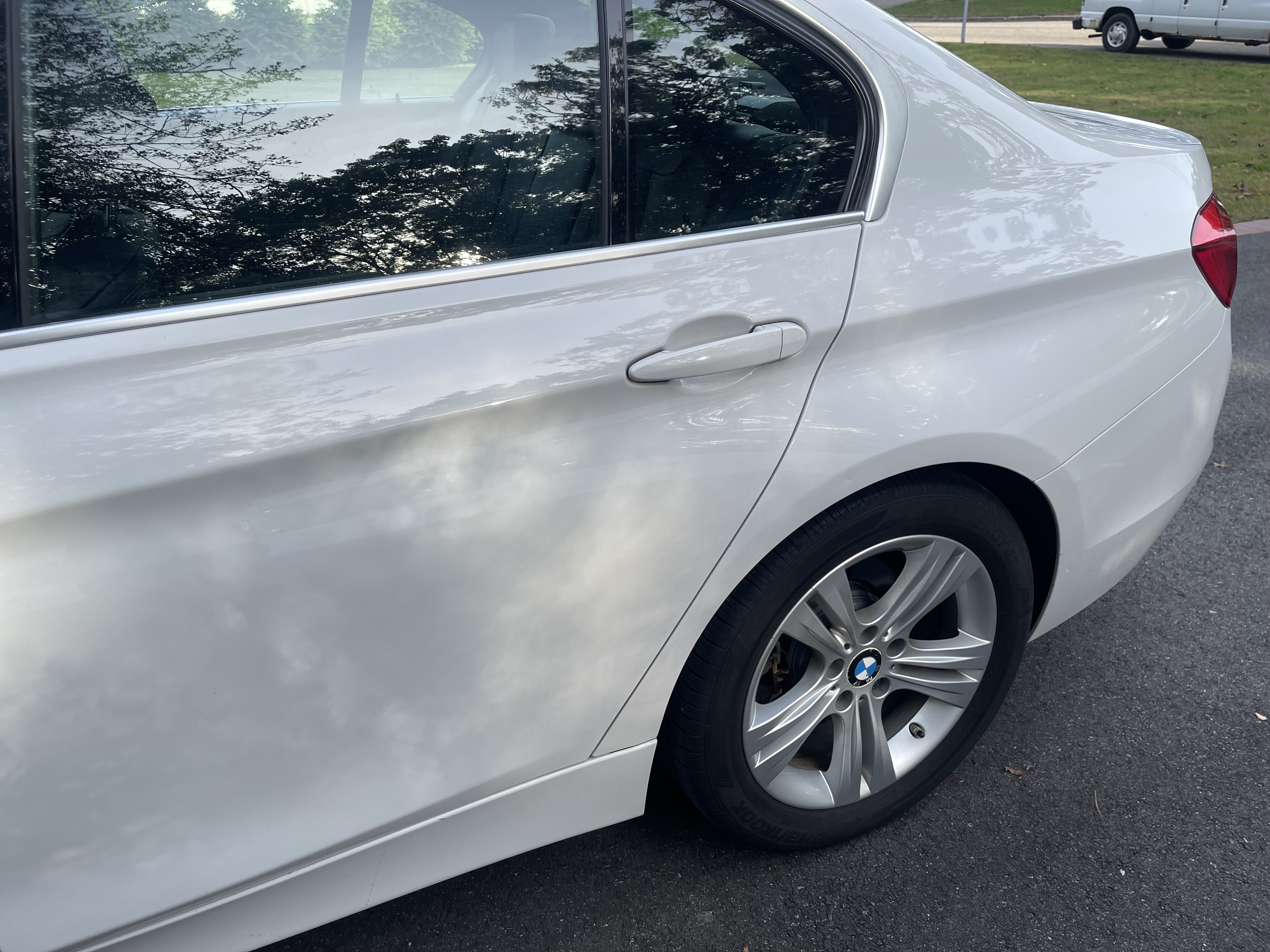 Used 2017 BMW 330i xDrive Sedan AWD/4WD image 5