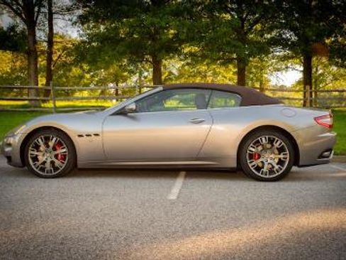 Used 2011 Maserati GranTurismo Convertible RWD image 4