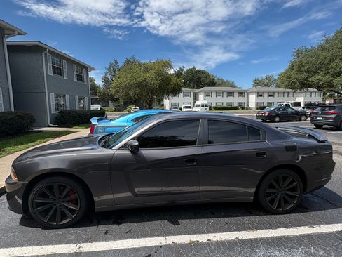 Used 2014 Dodge Charger SE w/ Connectivity Group RWD image 4