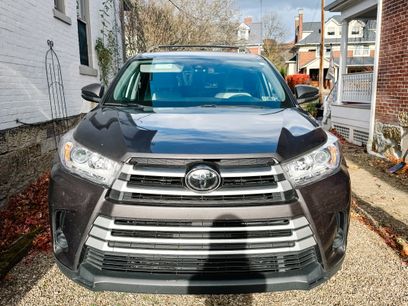 Used 2017 Toyota Highlander LE