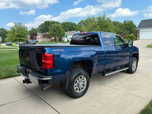 Used 2017 Chevrolet Silverado 2500 LT AWD/4WD image 9