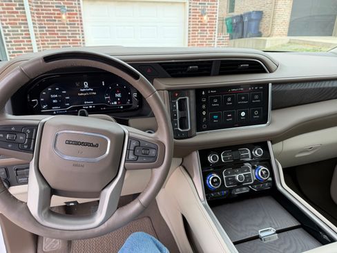 Used 2024 GMC Yukon Denali w/ Denali Reserve Package image 1