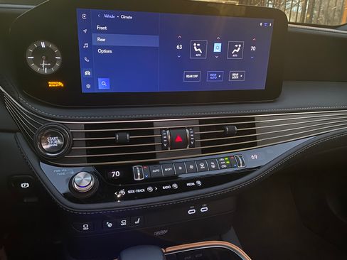 Used 2024 Lexus LS 500 AWD w/ Luxury Package image 16