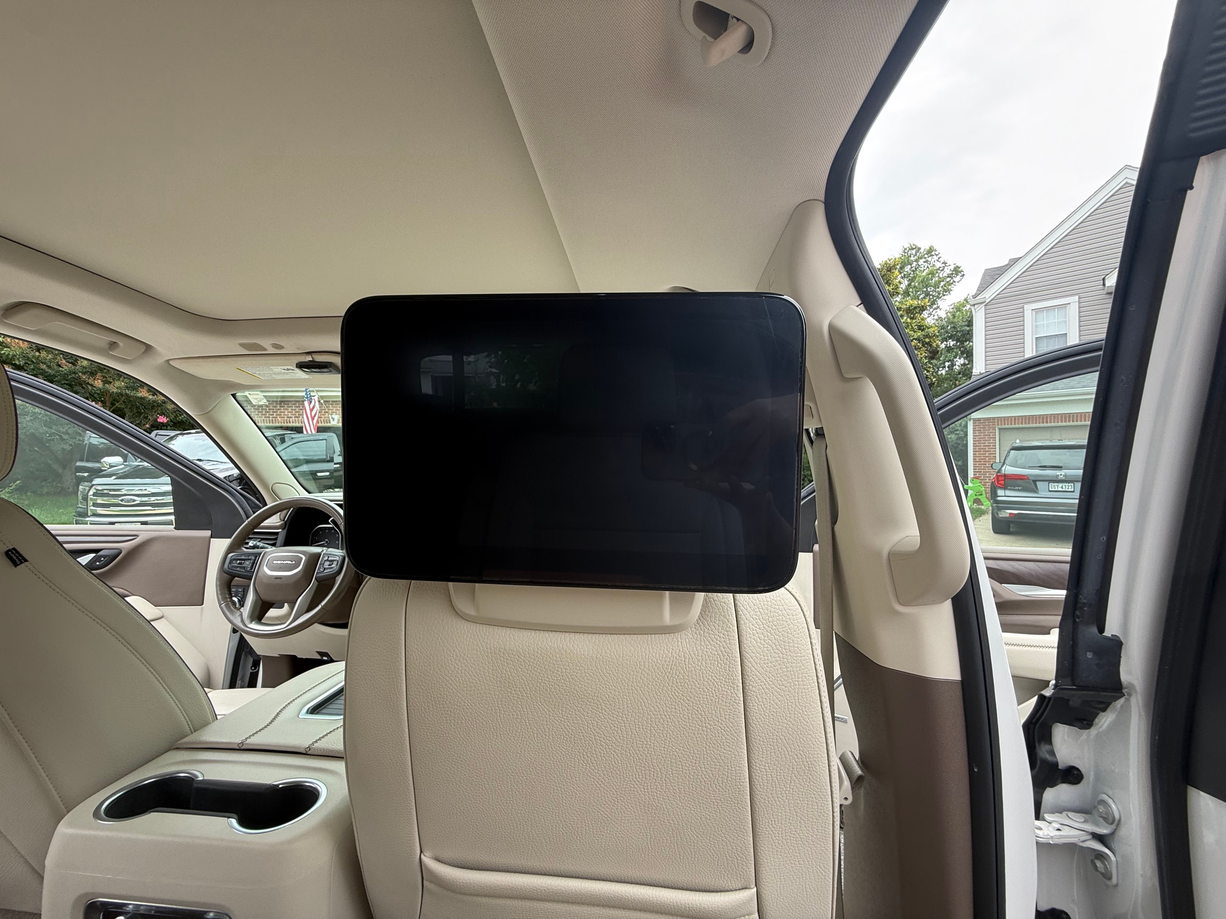 Used 2021 GMC Yukon Denali w/ LPO, Illumination Package AWD/4WD image 8