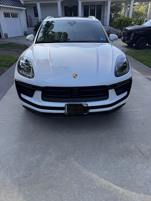 Used 2022 Porsche Macan AWD/4WD image 1