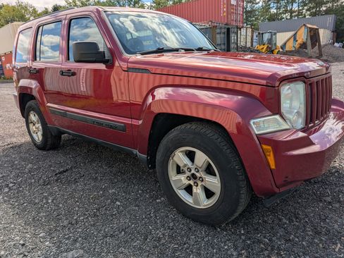 Used 2012 Jeep Liberty Sport image 8