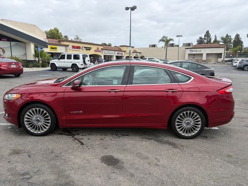 Used 2014 Ford Fusion Titanium FWD image 2