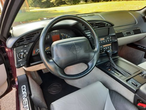 Used 1995 Chevrolet Corvette Coupe image 11